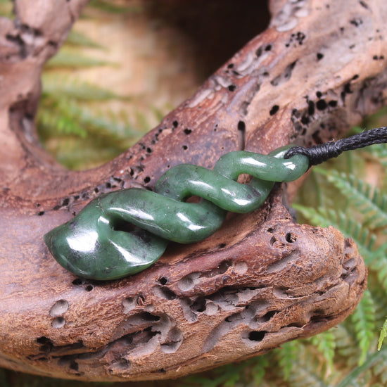 Twist or Pikorua carved from Hapopo Pounamu - NZ Greenstone