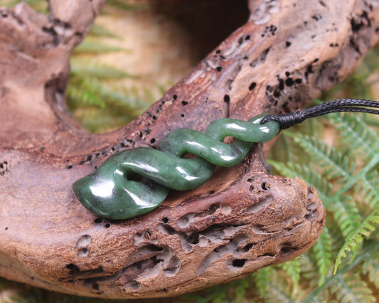 Twist or Pikorua carved from Hapopo Pounamu - NZ Greenstone