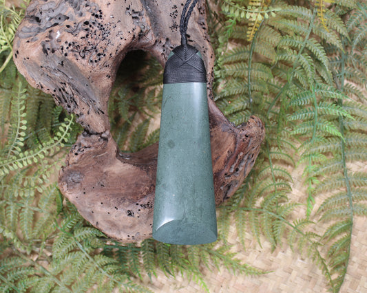 NZ Pakohe Argillite XXLarge Toki Pendant (S210)