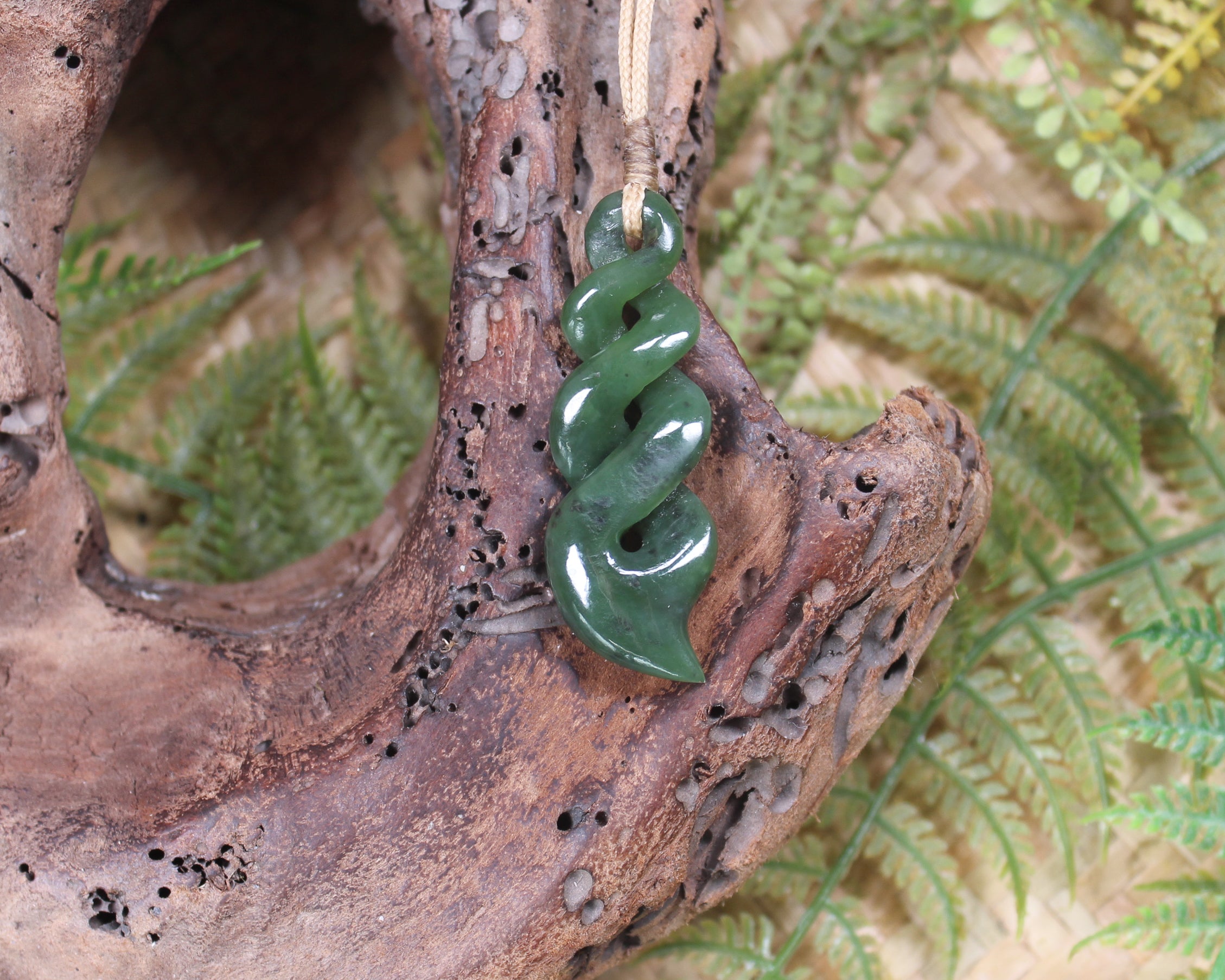 Twist or Pikorua carved from Hapopo Pounamu - NZ Greenstone