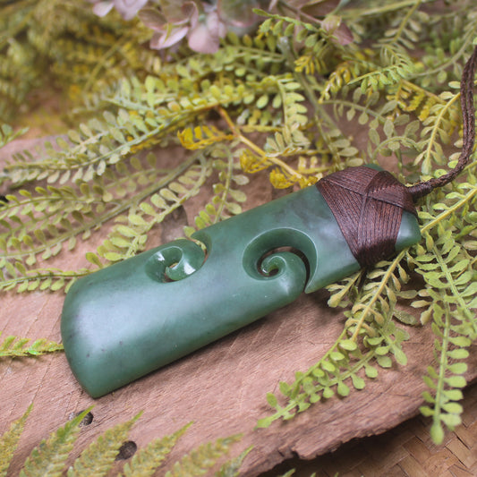 Hapopo Pounamu Toki with Koru - NZ Greenstone