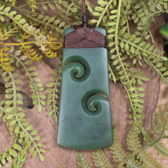 Hapopo Pounamu Toki with Koru - NZ Greenstone