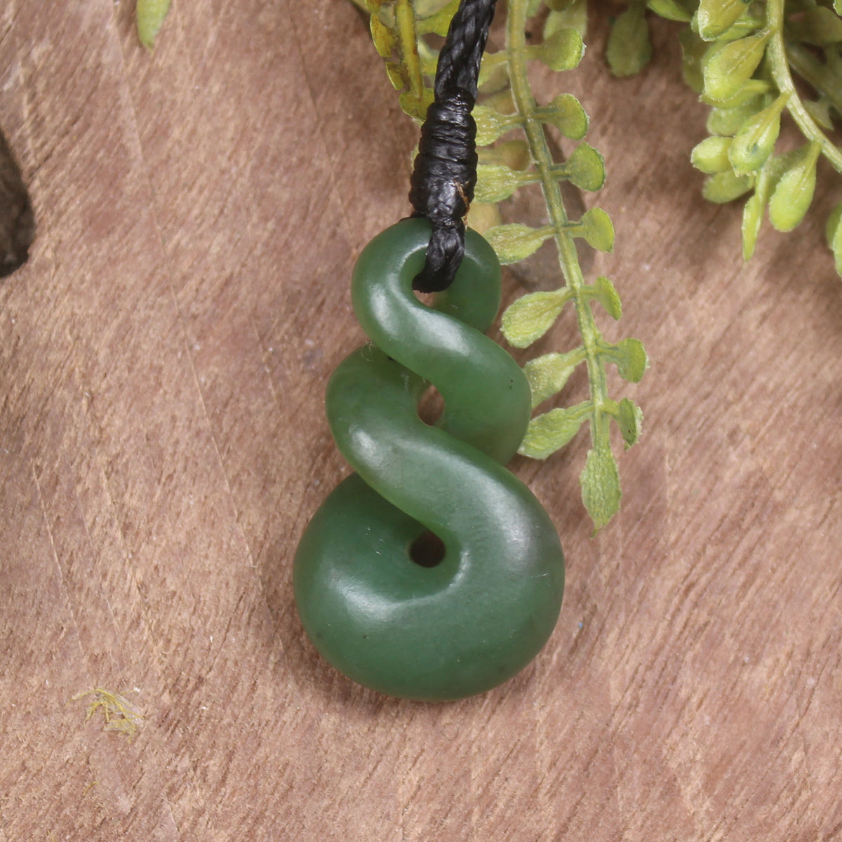 Twist or Pikorua carved from Hapopo Pounamu - NZ Greenstone