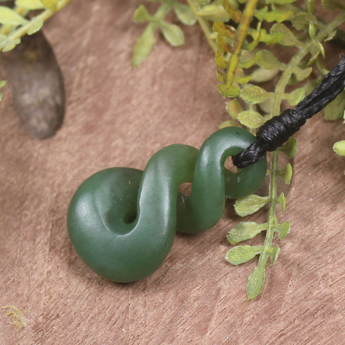 Twist or Pikorua carved from Hapopo Pounamu - NZ Greenstone