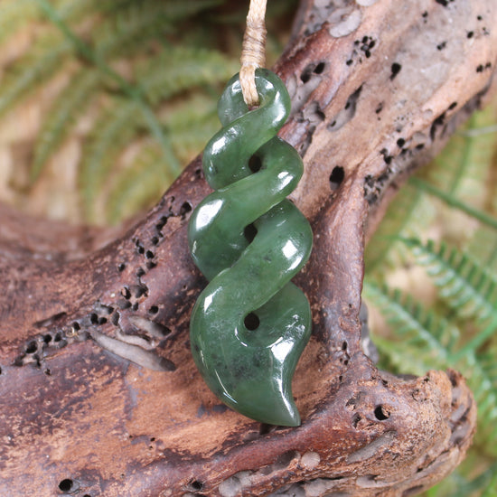 Twist or Pikorua carved from Hapopo Pounamu - NZ Greenstone