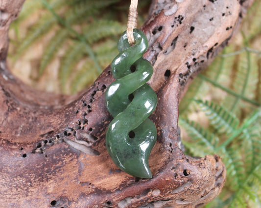 Twist or Pikorua carved from Hapopo Pounamu - NZ Greenstone
