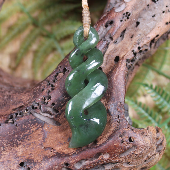 Twist or Pikorua carved from Hapopo Pounamu - NZ Greenstone