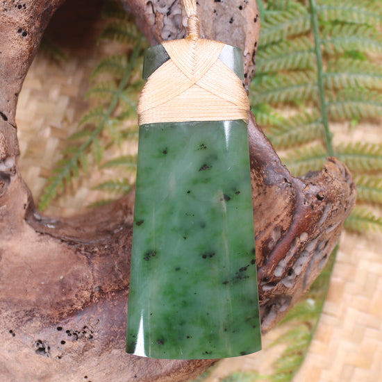 Hapopo Pounamu Toki - NZ Greenstone