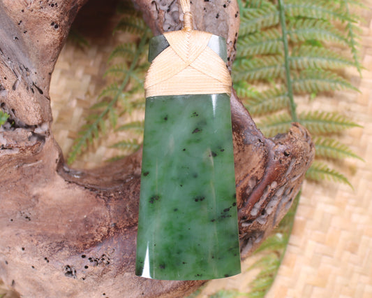 Hapopo Pounamu Toki - NZ Greenstone