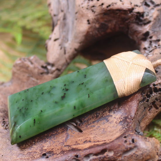 Hapopo Pounamu Toki - NZ Greenstone