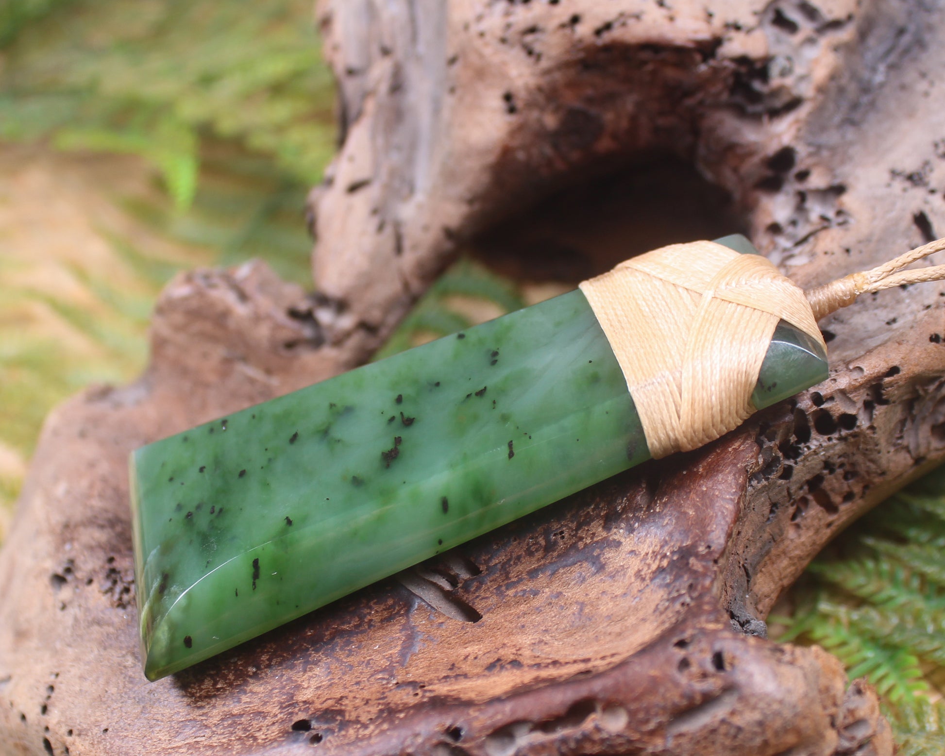 Hapopo Pounamu Toki - NZ Greenstone