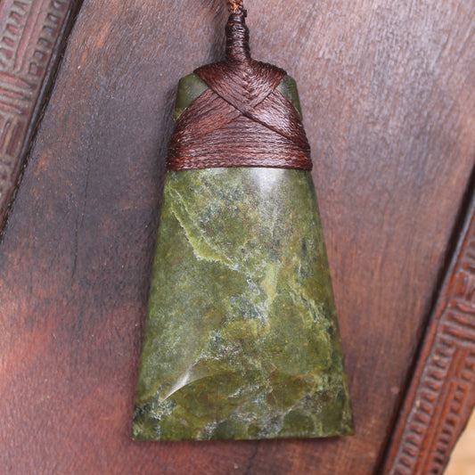 NZ Pakohe Argillite Toki Pendant