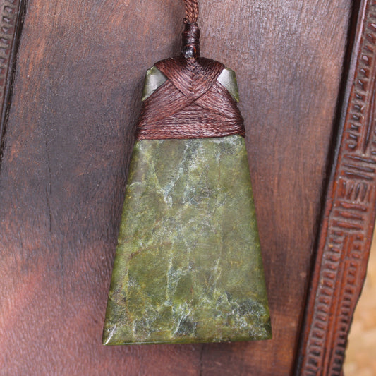 NZ Pakohe Argillite Toki Pendant