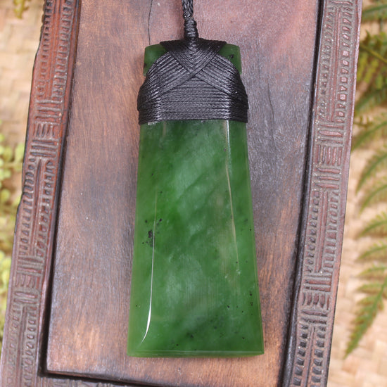 Hapopo Pounamu Toki - NZ Greenstone