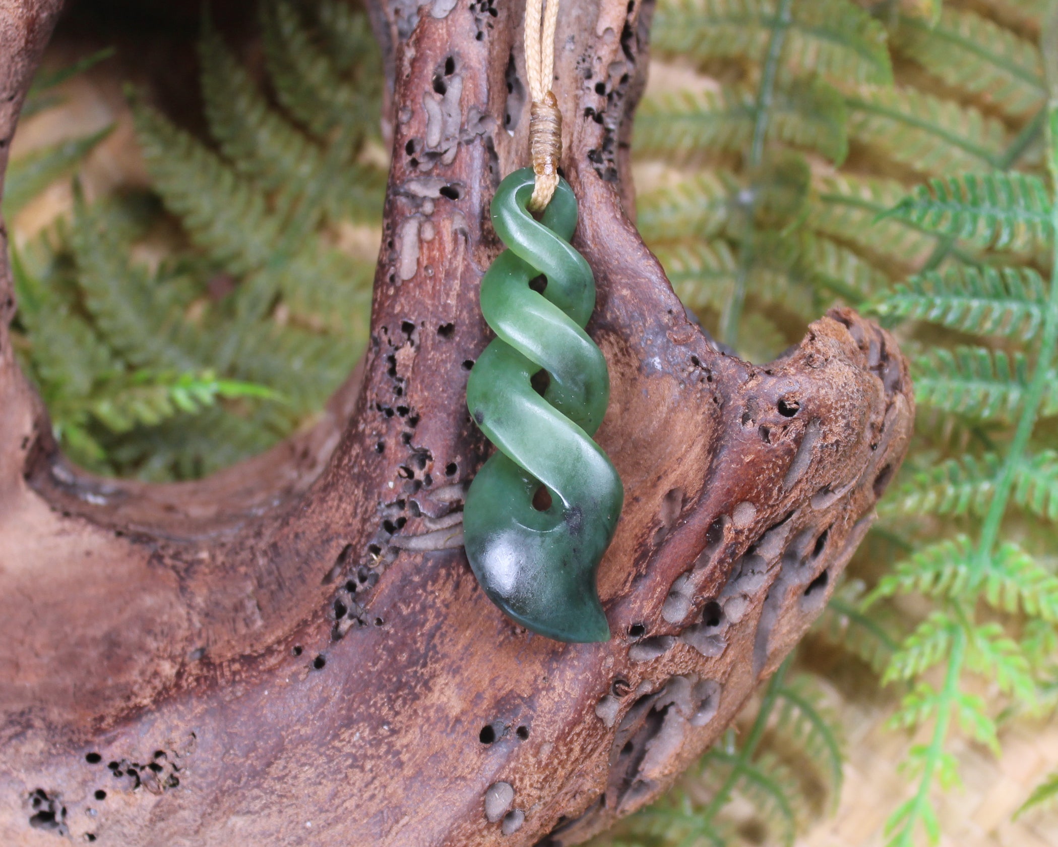 Twist or Pikorua carved from Hapopo Pounamu - NZ Greenstone