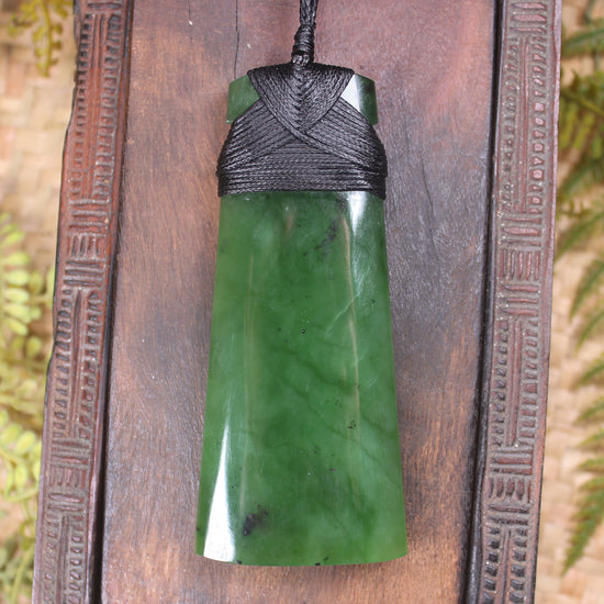Hapopo Pounamu Toki - NZ Greenstone