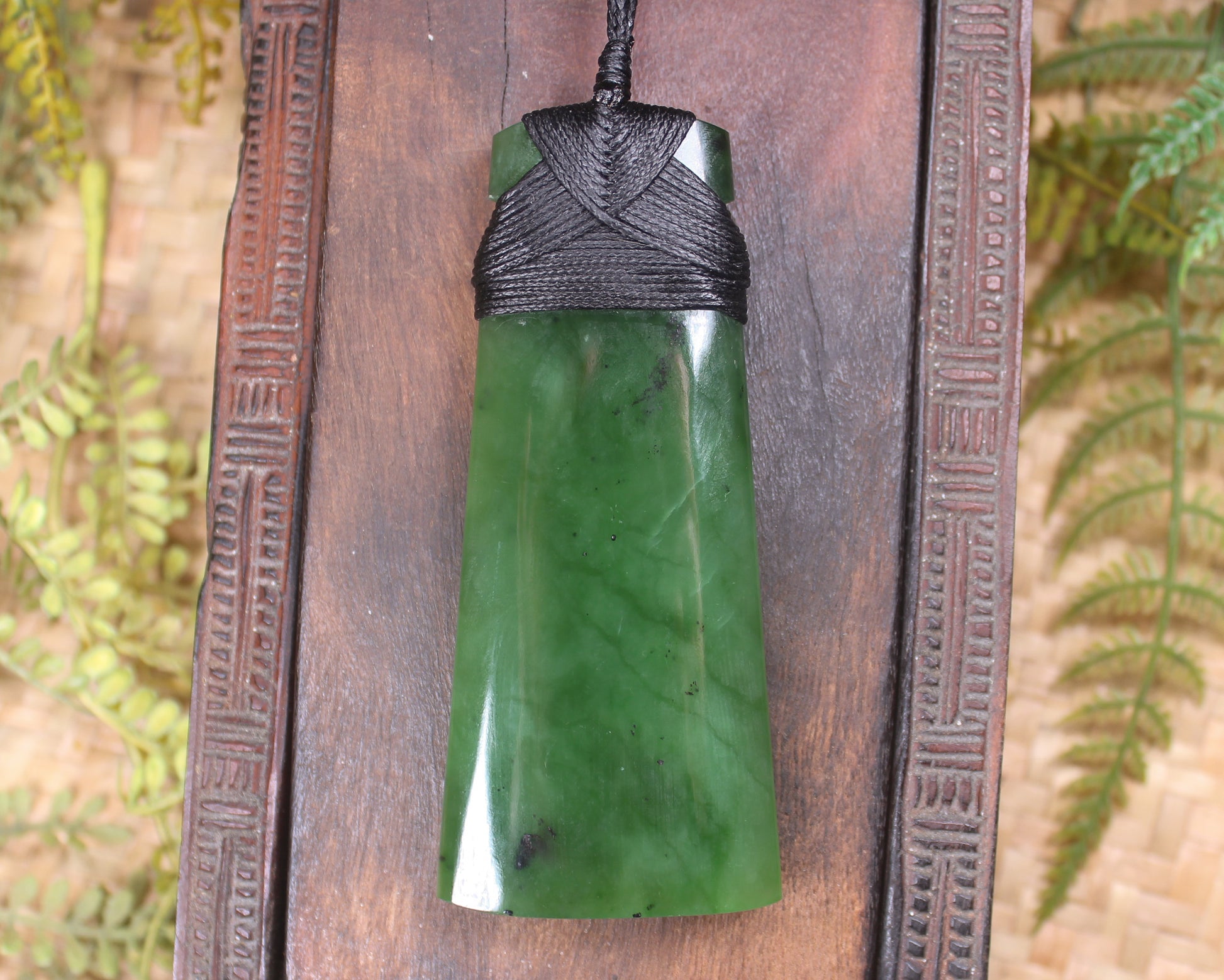 Hapopo Pounamu Toki - NZ Greenstone