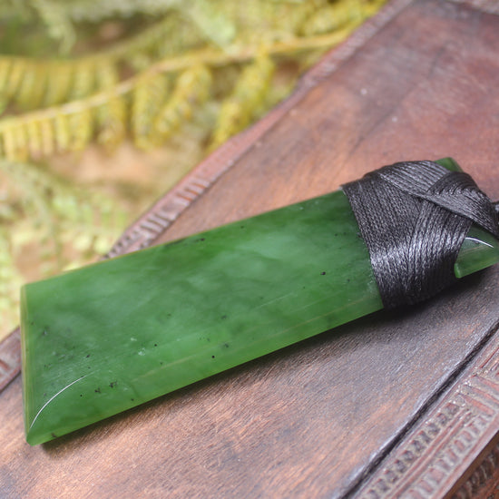 Hapopo Pounamu Toki - NZ Greenstone