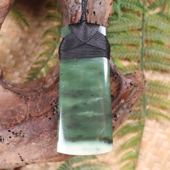Hapopo Pounamu Toki - NZ Greenstone