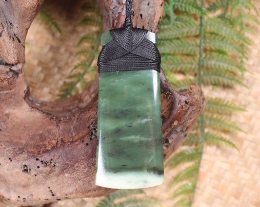Hapopo Pounamu Toki - NZ Greenstone