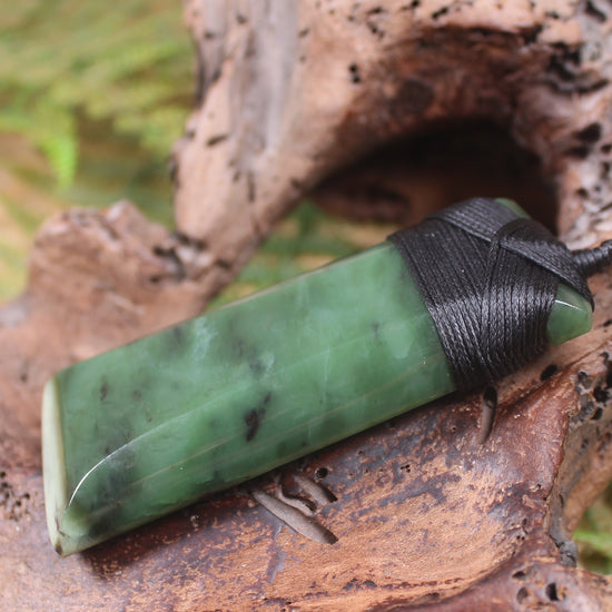 Hapopo Pounamu Toki - NZ Greenstone