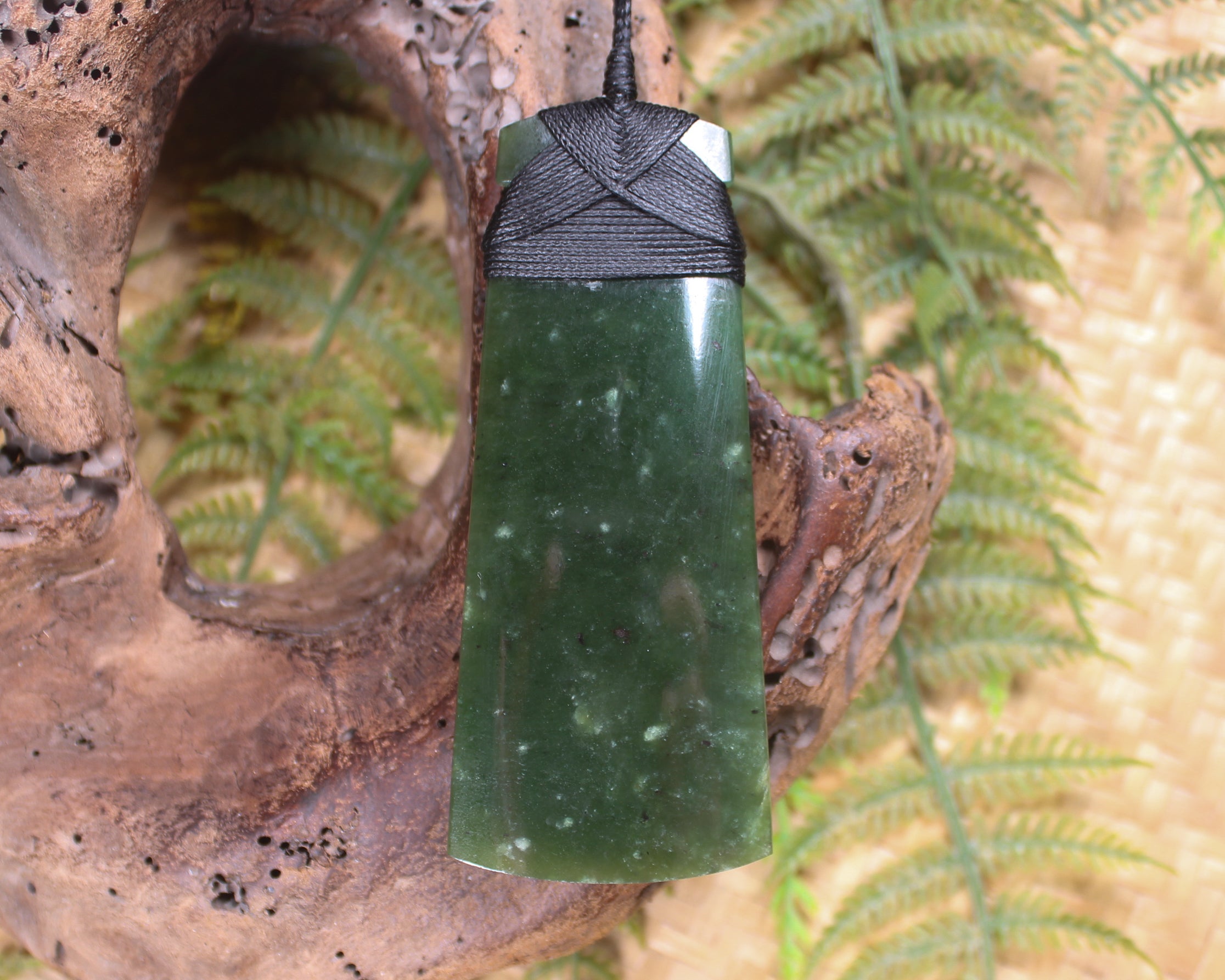Kawakawa Pounamu Toki
