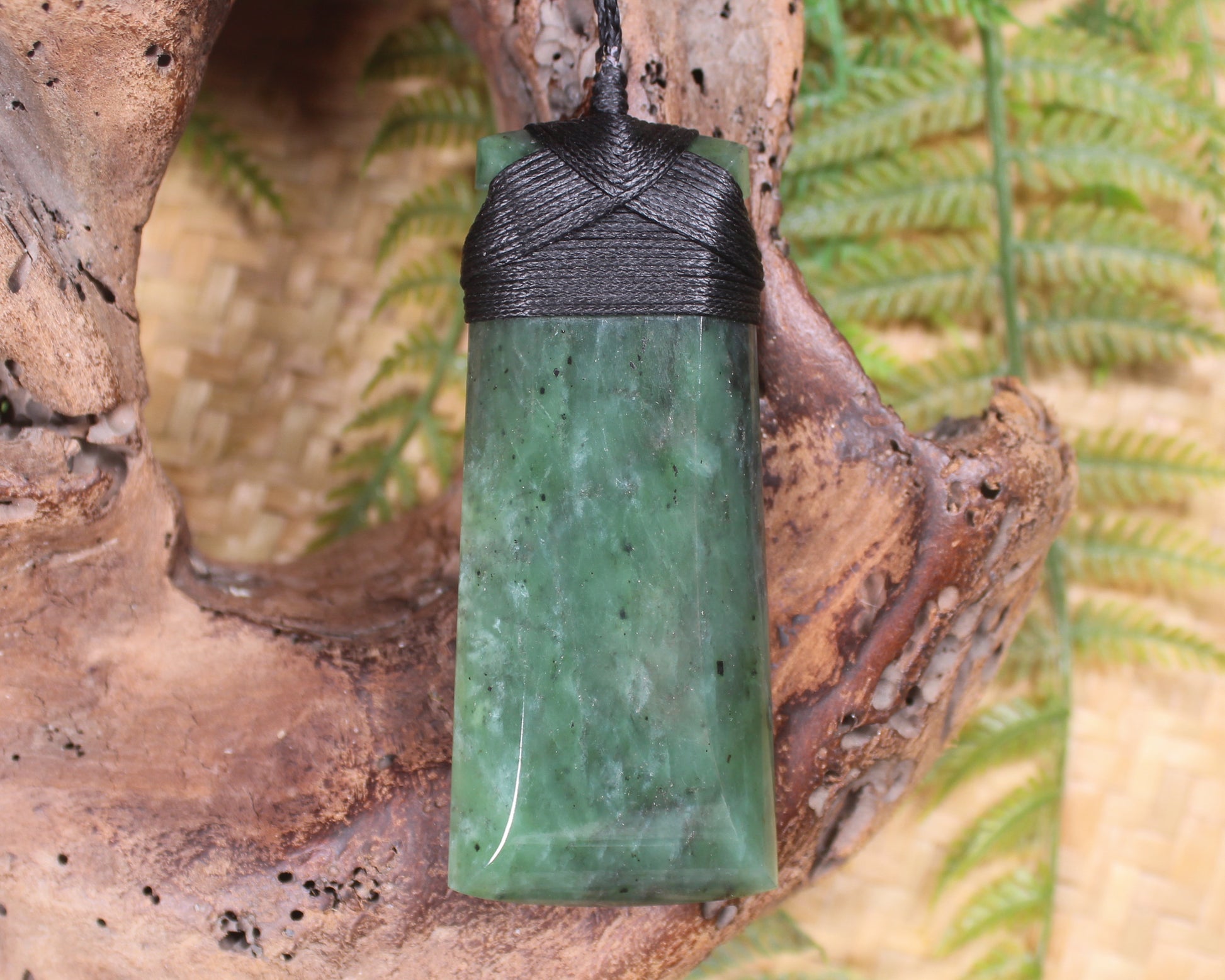 Hapopo Pounamu Toki - NZ Greenstone
