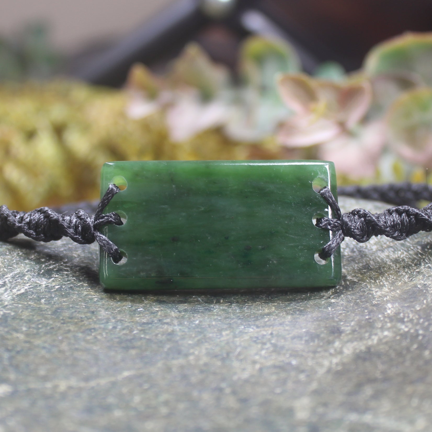 Adjustable cord bracelet with Kawakawa Pounamu