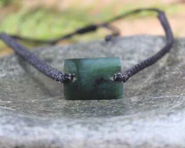 Adjustable cord bracelet with Rimu Pounamu