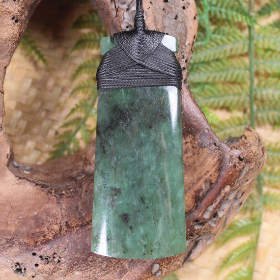 Hapopo Pounamu Toki - NZ Greenstone