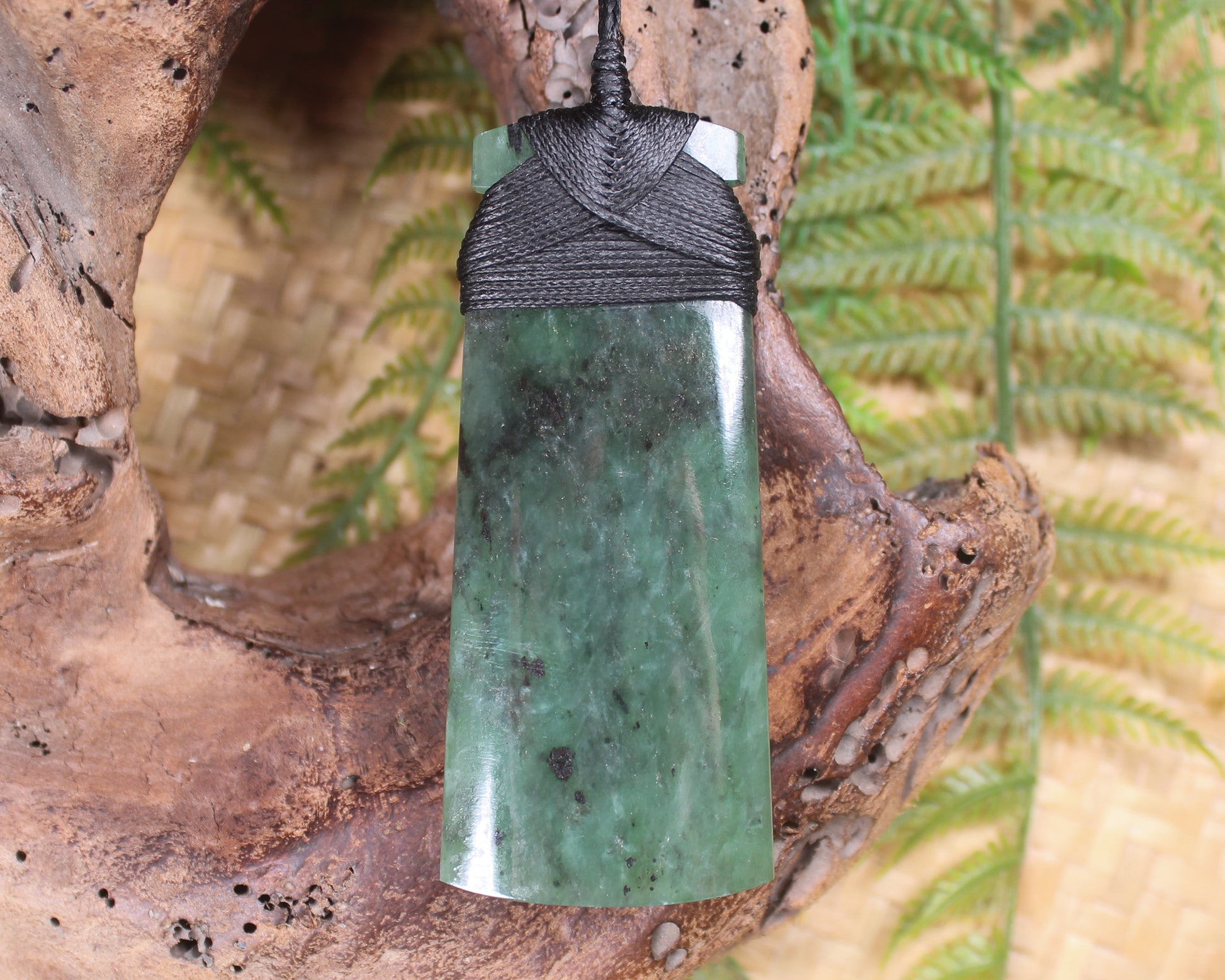 Hapopo Pounamu Toki - NZ Greenstone