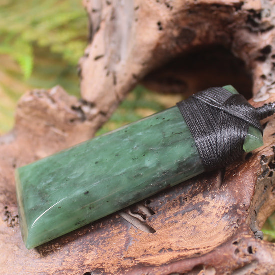 Hapopo Pounamu Toki - NZ Greenstone