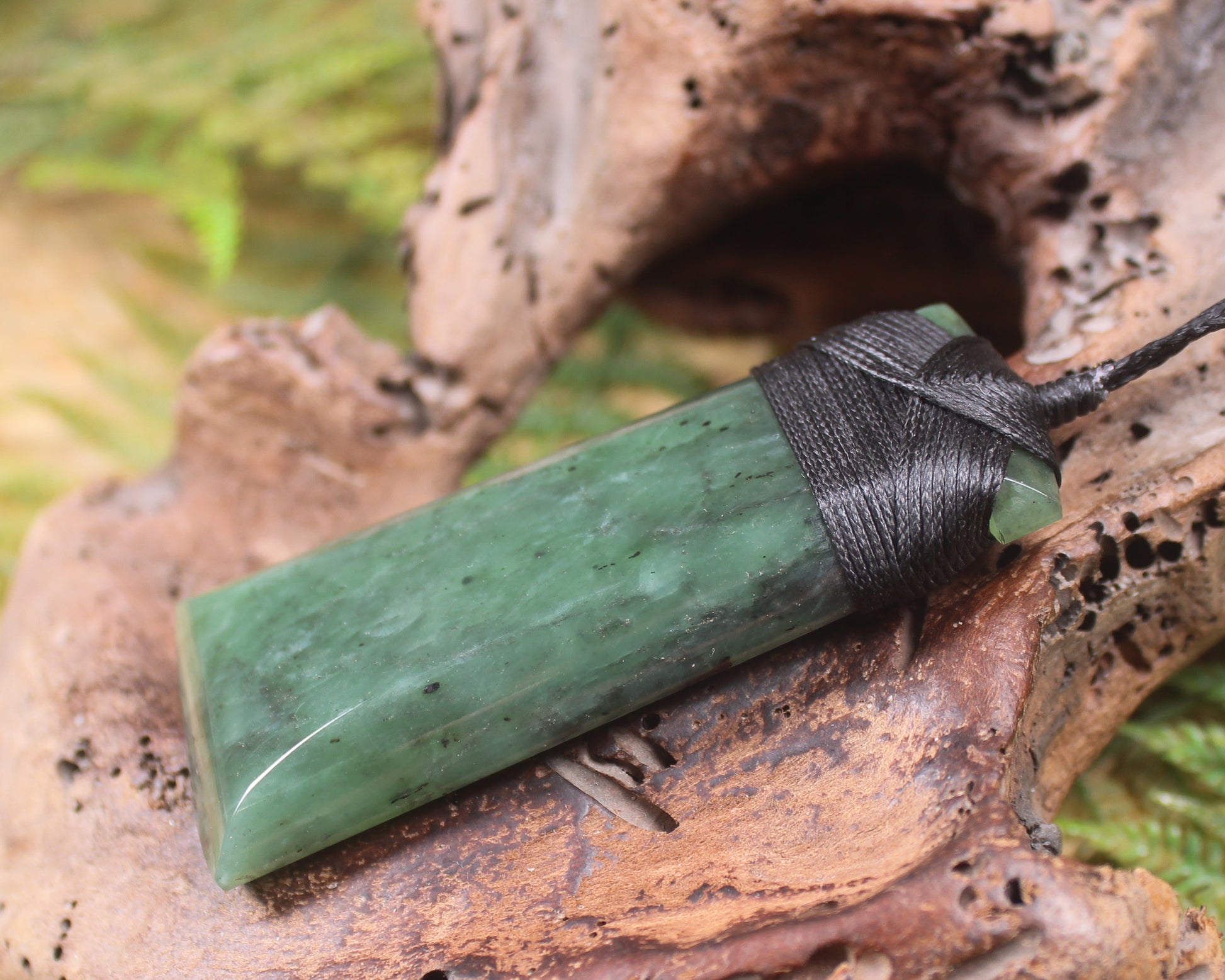 Hapopo Pounamu Toki - NZ Greenstone
