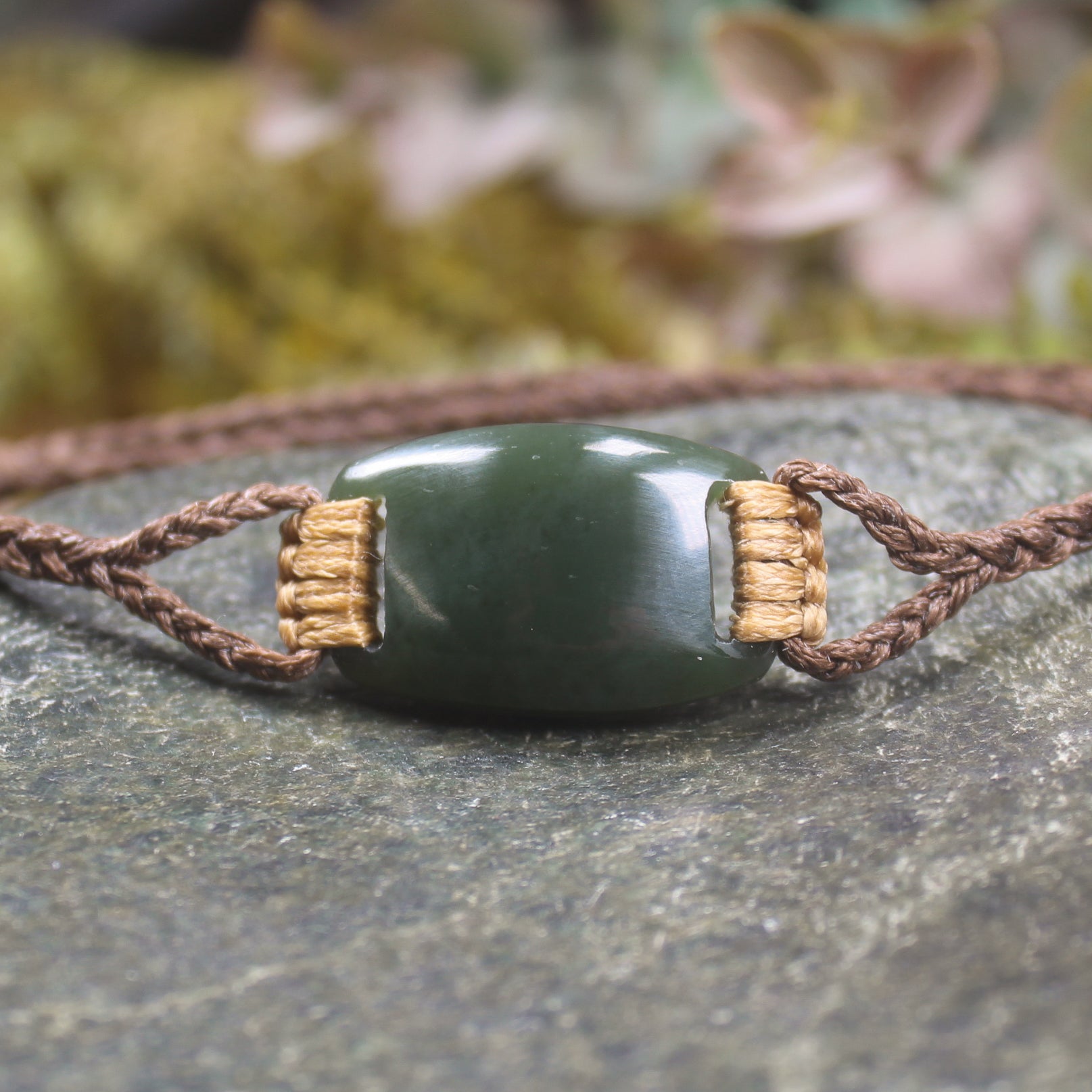 Adjustable cord bracelet with Kawakawa Pounamu
