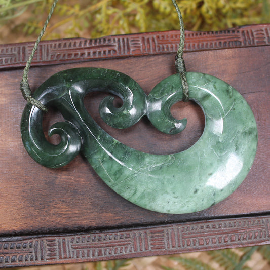 Hammerhead pendant carved from Kawakawa Pounamu - NZ Greenstone
