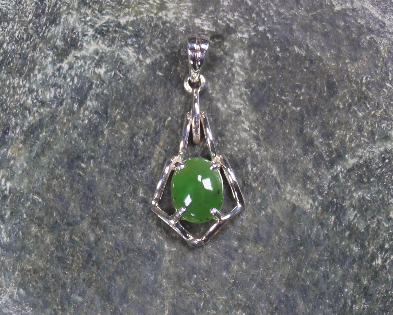 Hapopo Pounamu pendant set in Sterling Silver - NZ Greenstone