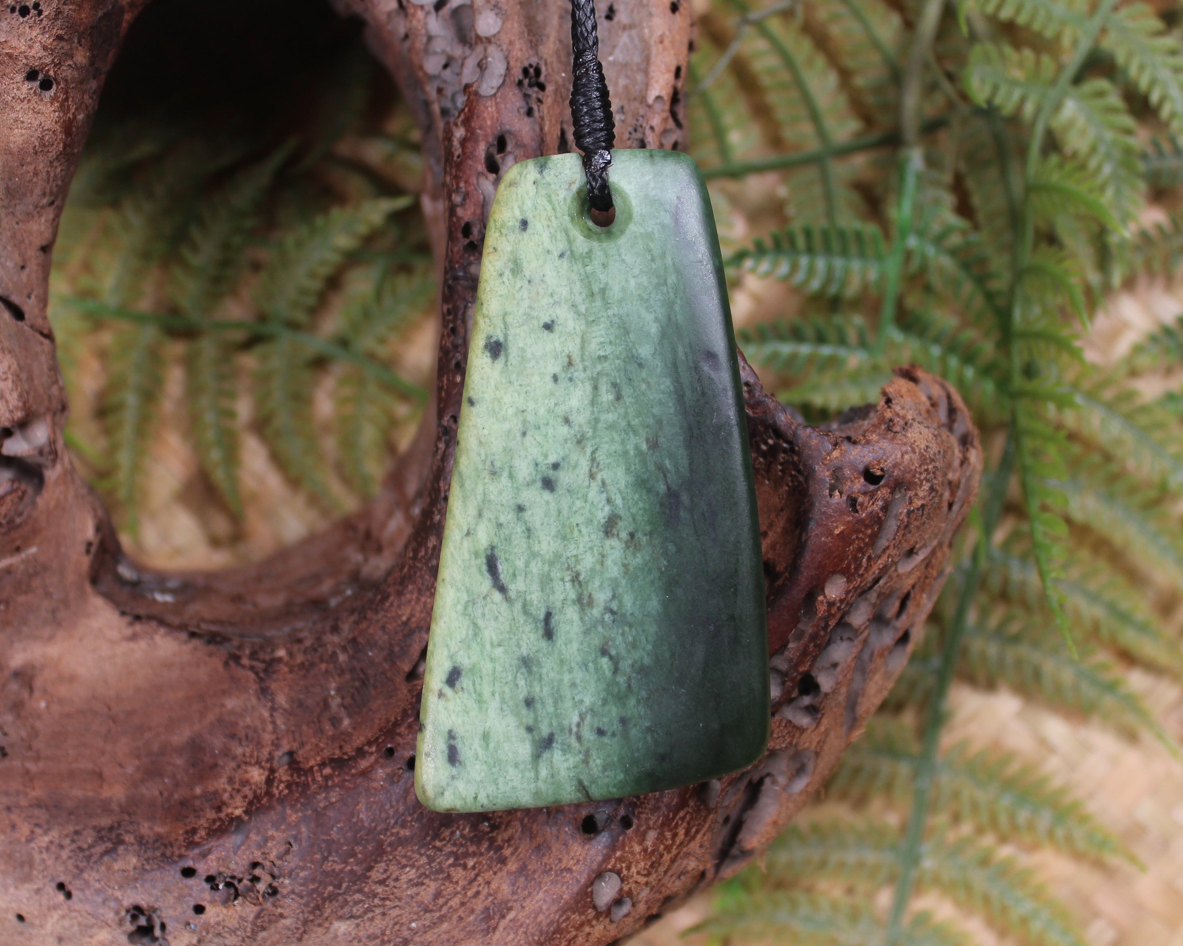 Kawakawa Pounamu Toki