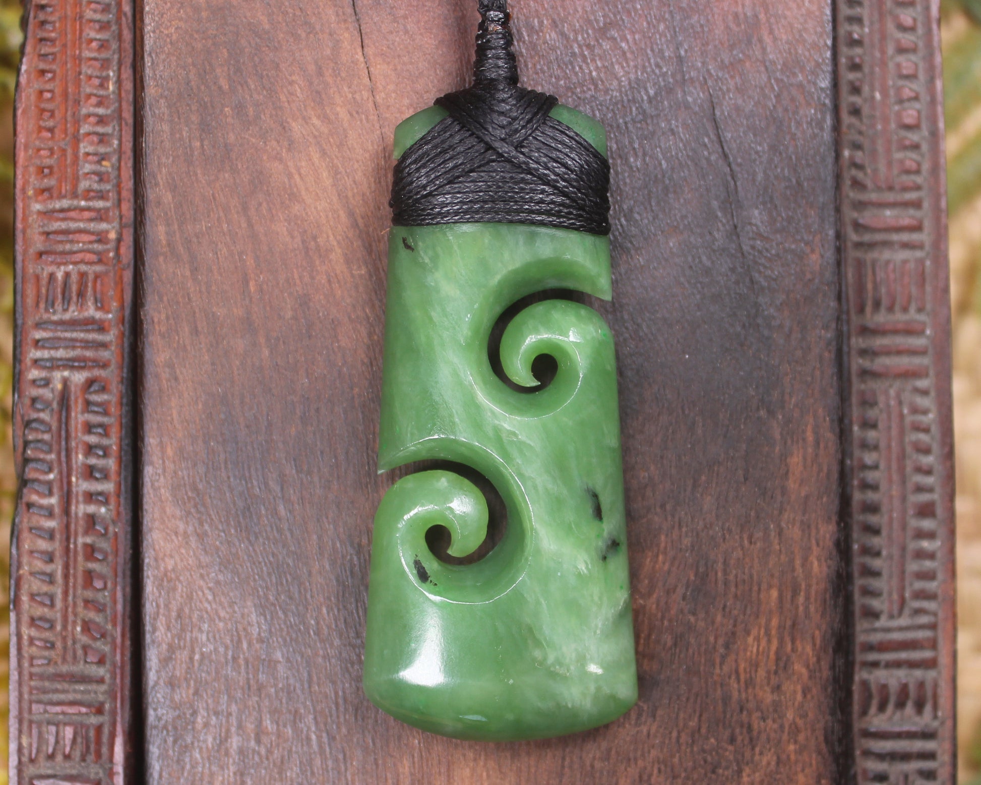 Hapopo Pounamu Toki with Koru