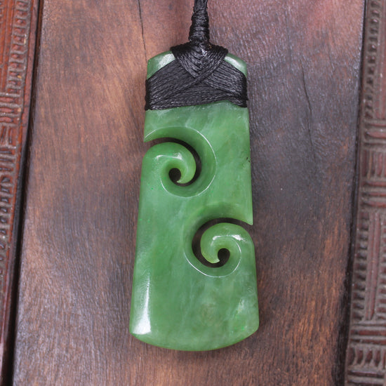 Hapopo Pounamu Toki with Koru