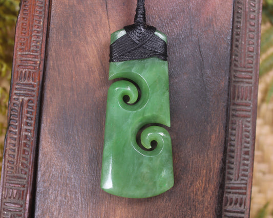 Hapopo Pounamu Toki with Koru