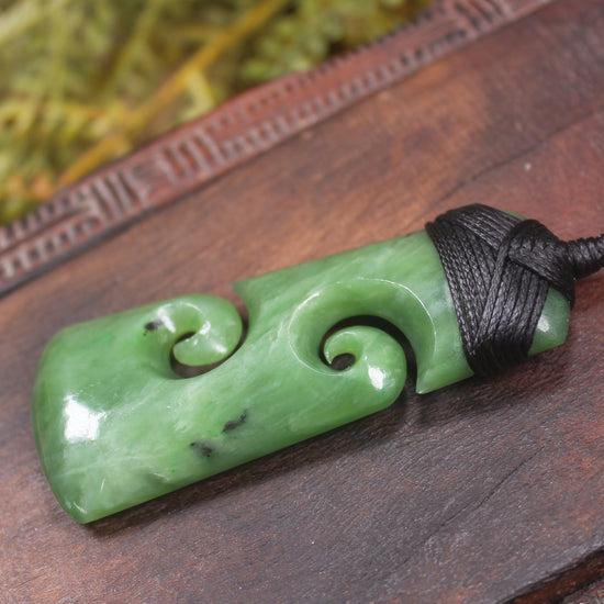 Hapopo Pounamu Toki with Koru