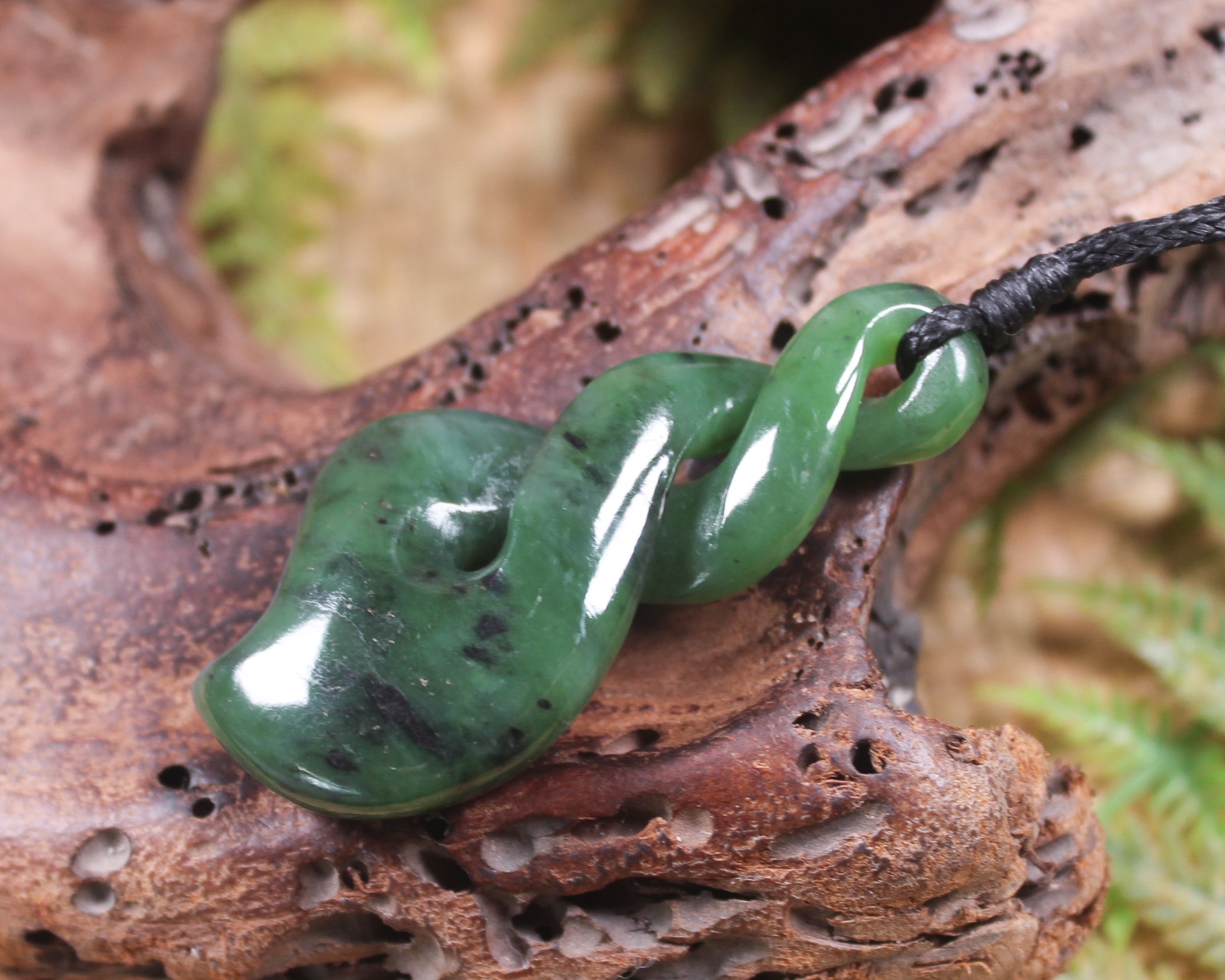 Twist or Pikorua carved from Hapopo Pounamu - NZ Greenstone