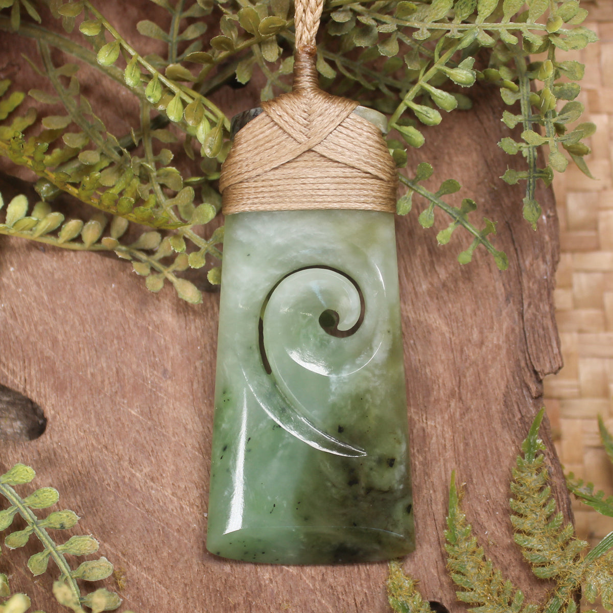 Toki with Koru pounamu pendant - NZ Greenstone