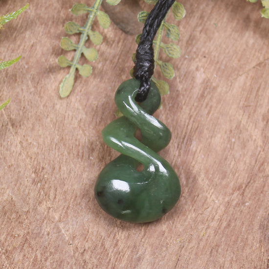 Twist or Pikorua carved from Hapopo Pounamu - NZ Greenstone