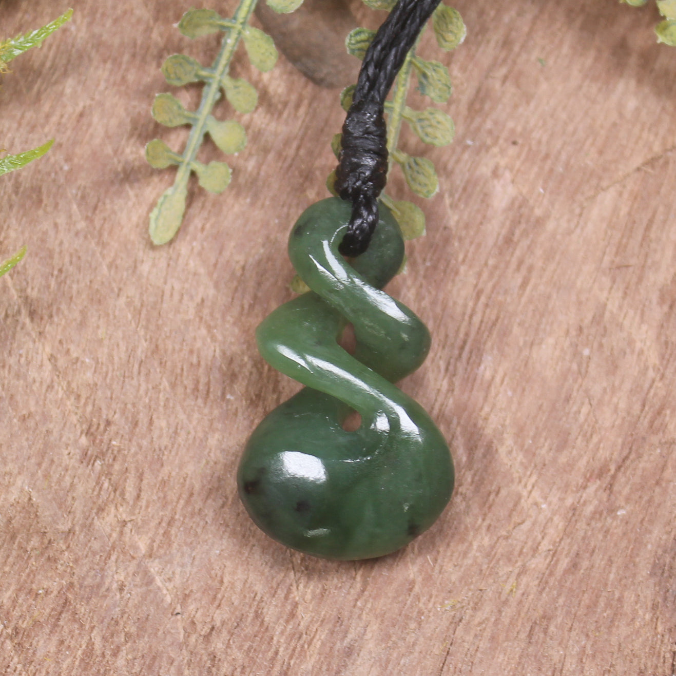 Twist or Pikorua carved from Hapopo Pounamu - NZ Greenstone