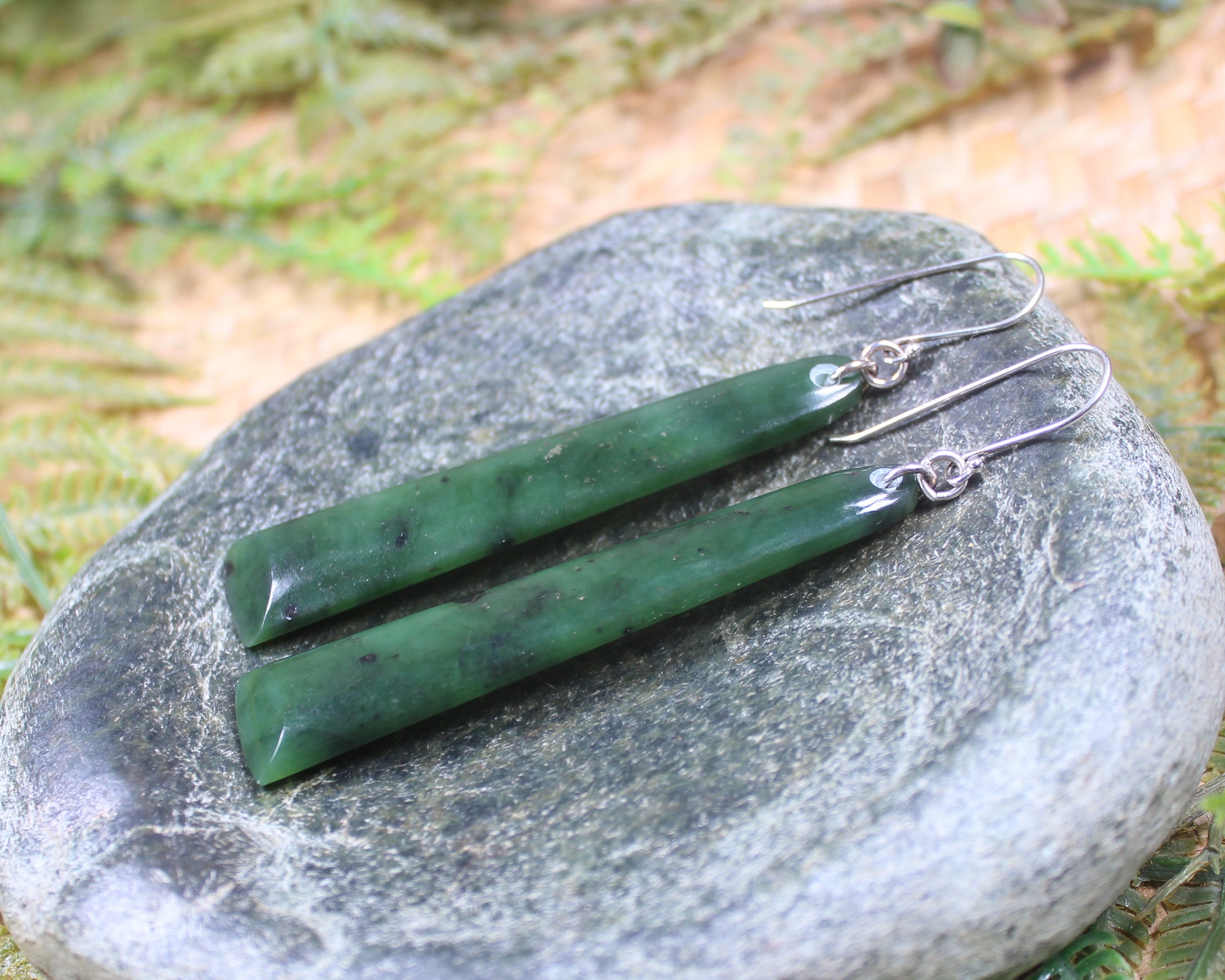 Toki Earrings carved from Hapopo Pounamu - NZ Greenstone