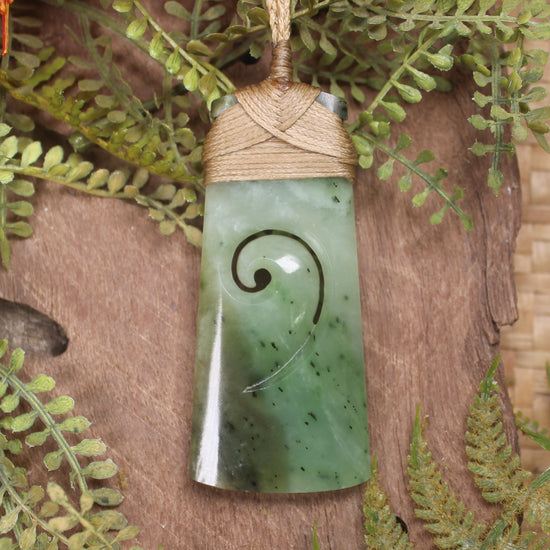 Toki with Koru pounamu pendant - NZ Greenstone