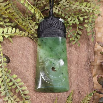 Toki with Koru pounamu pendant - NZ Greenstone