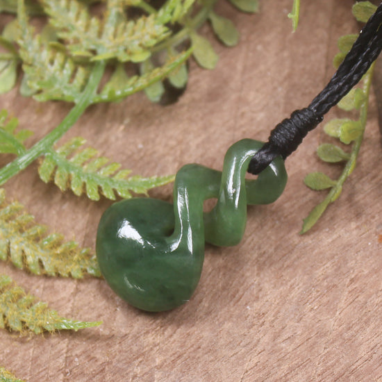 Twist or Pikorua carved from Hapopo Pounamu - NZ Greenstone