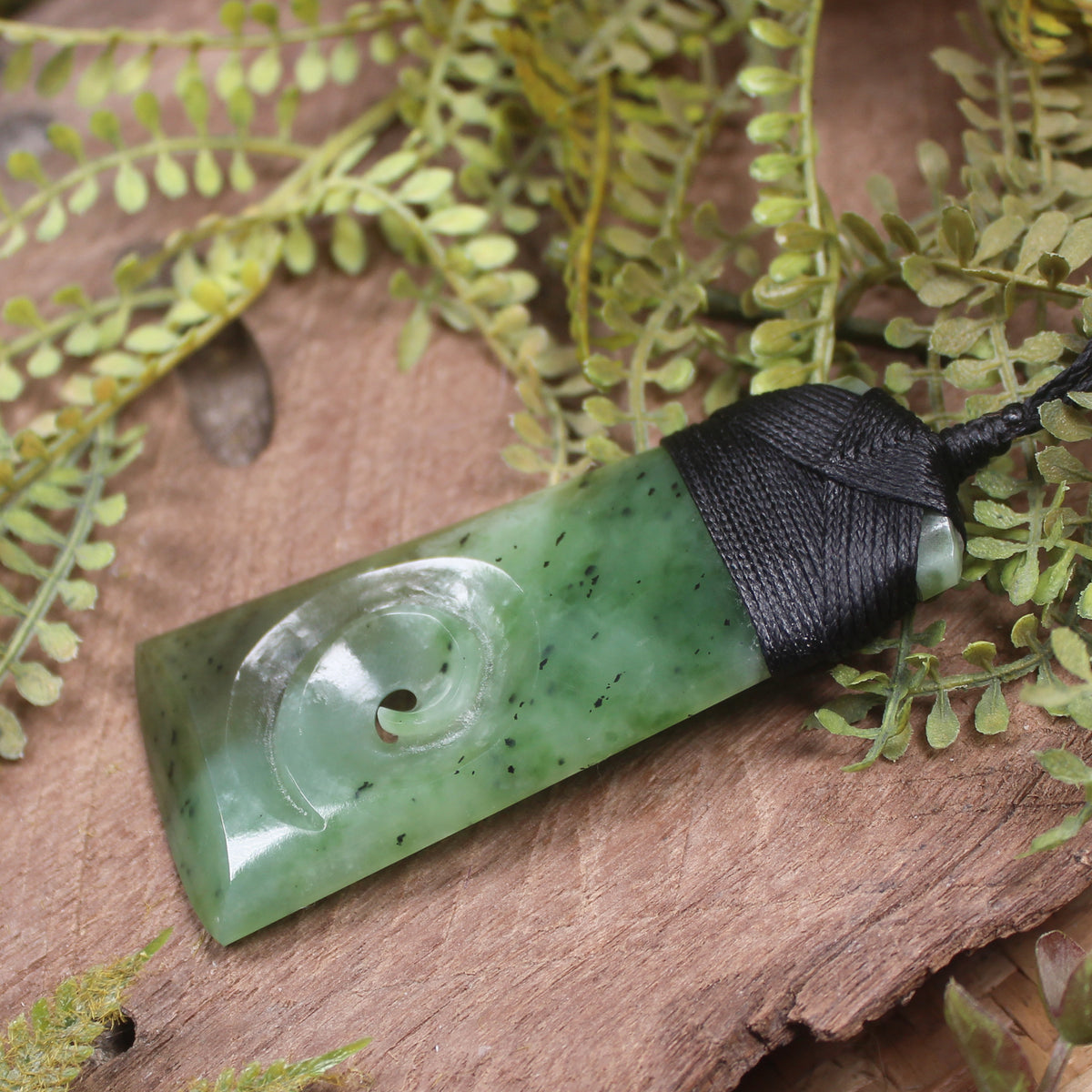 Toki with Koru pounamu pendant - NZ Greenstone